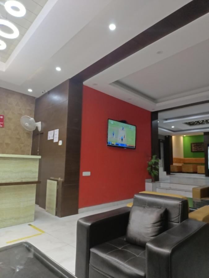 Hotel Star Inn Suite - Delhi Airport Нью-Дели Экстерьер фото