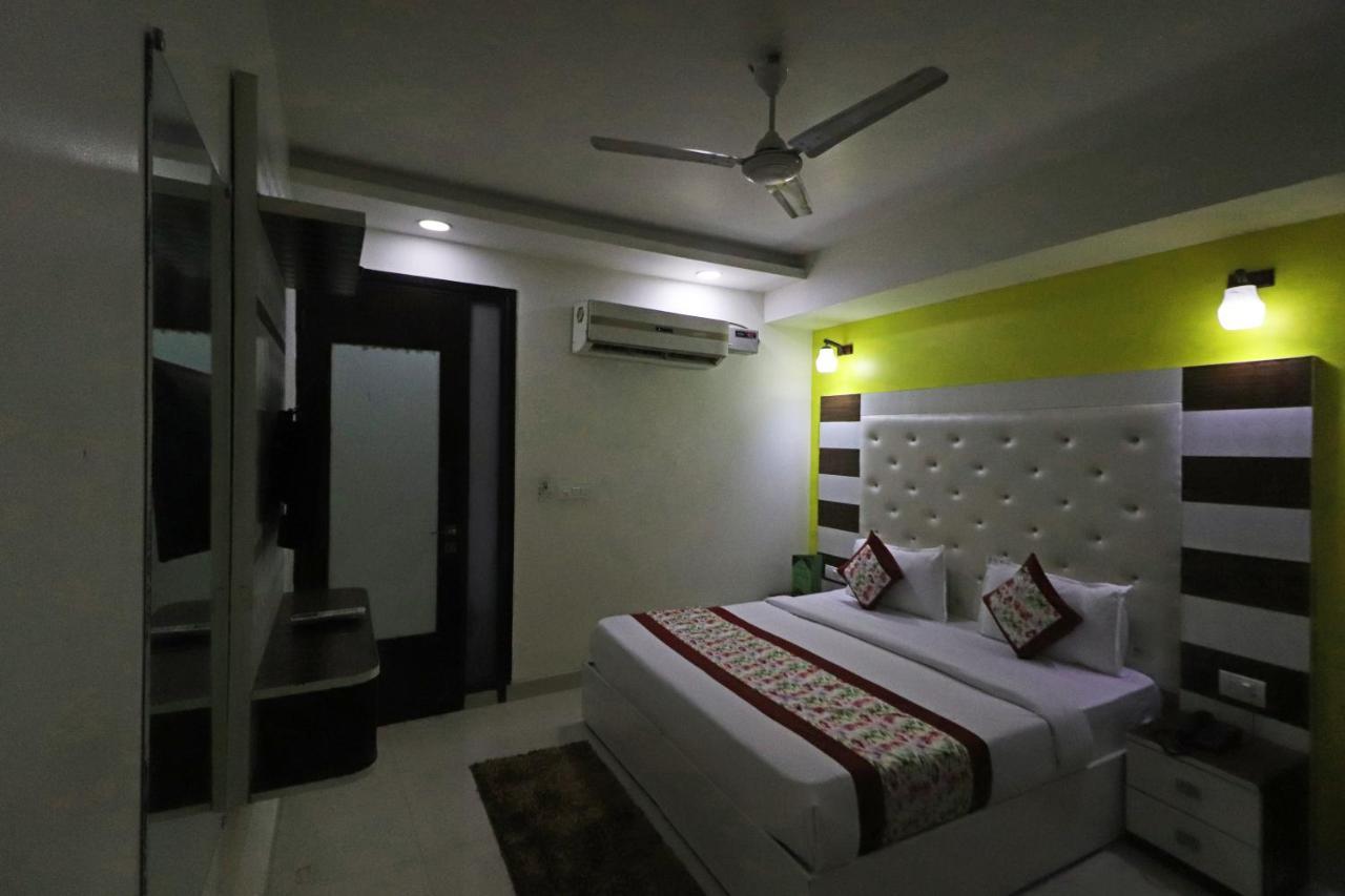 Hotel Star Inn Suite - Delhi Airport Нью-Дели Экстерьер фото